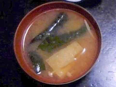 えのき・生わかめ・油揚げの味噌汁